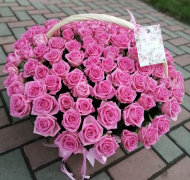 Корзина 101 роза Ревиваль