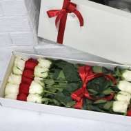 29 голландских роз в коробке